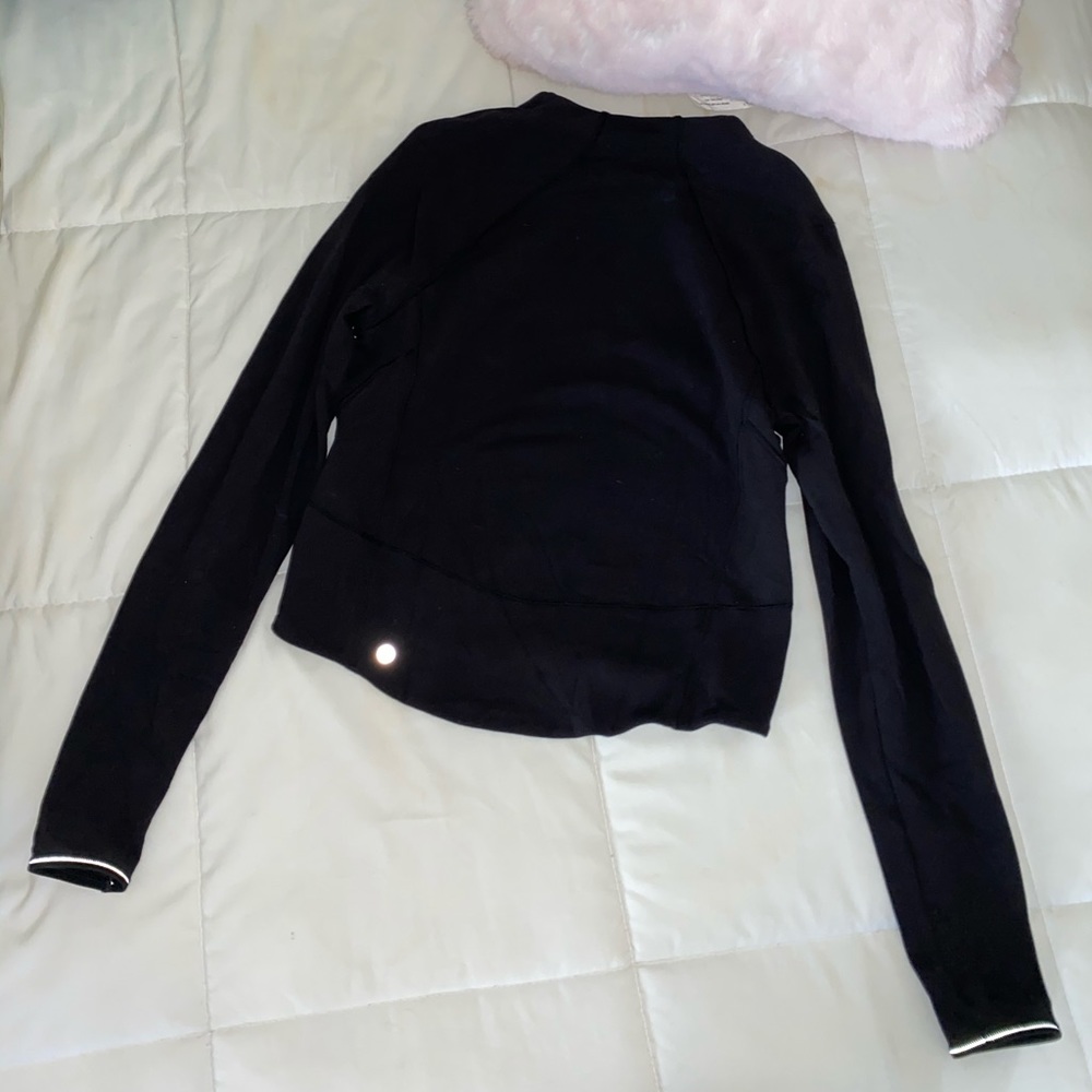 black lululemon fitted shirt